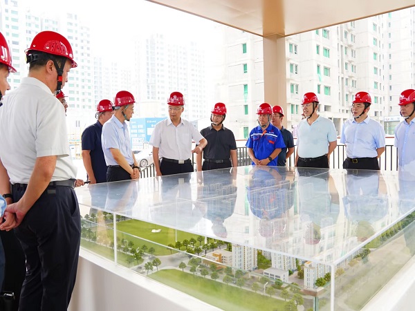 石家莊市委副書記、代理市長王現坤一行到公司西三教項目調研指導